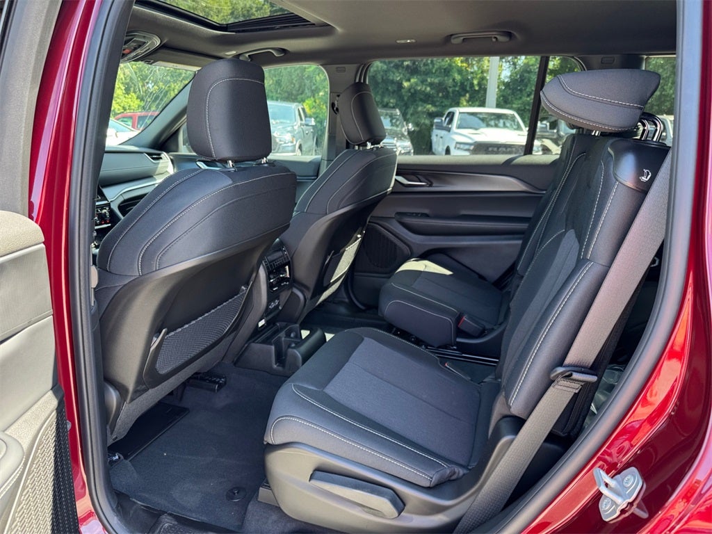 2025 Jeep Grand Cherokee GRAND CHEROKEE L LAREDO X 4X2