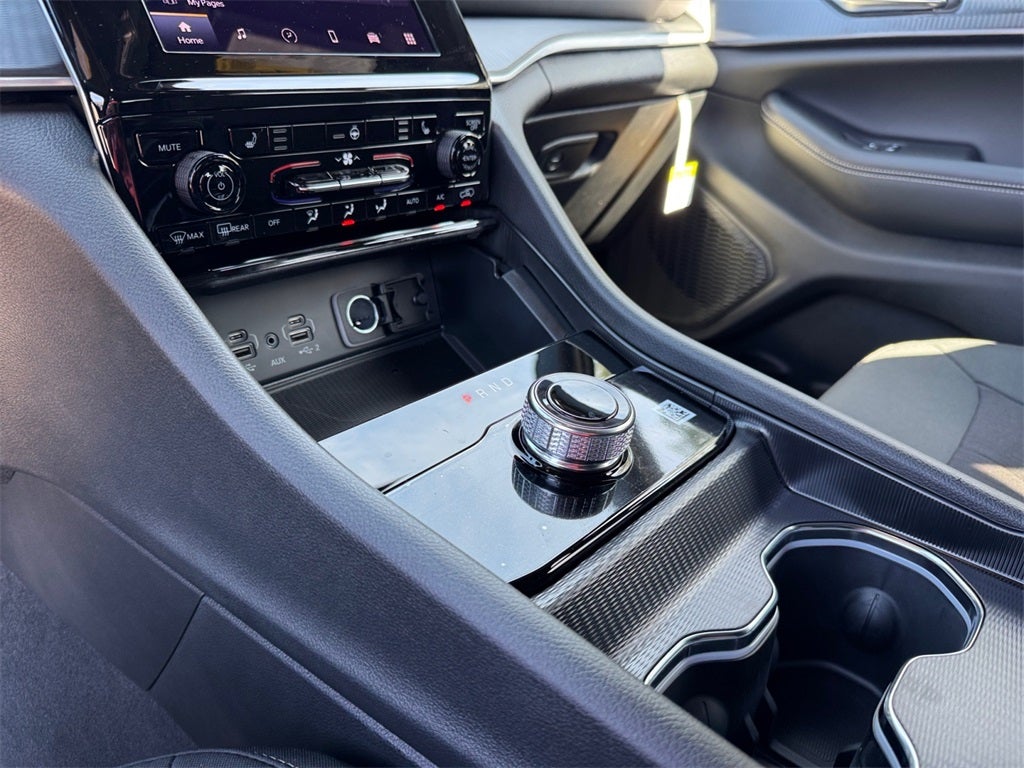 2025 Jeep Grand Cherokee GRAND CHEROKEE L LAREDO X 4X2