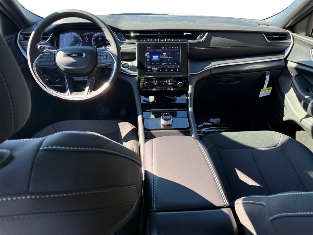 2025 Jeep Grand Cherokee GRAND CHEROKEE L LAREDO X 4X2