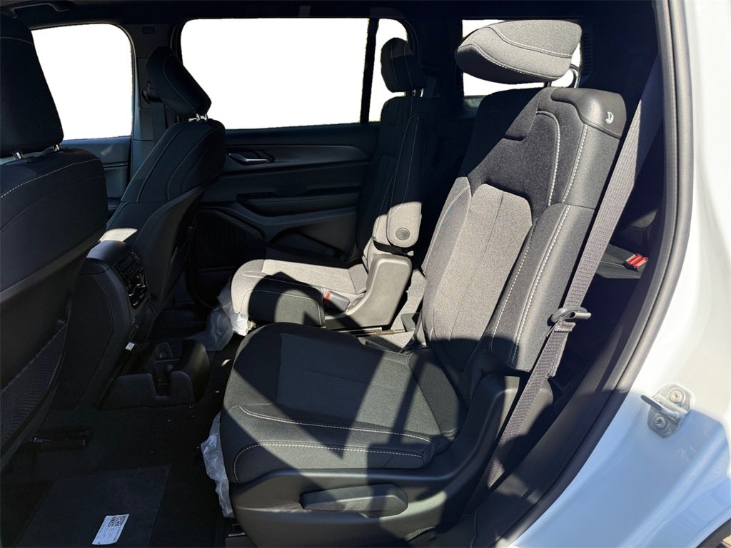 2025 Jeep Grand Cherokee GRAND CHEROKEE L LAREDO X 4X2