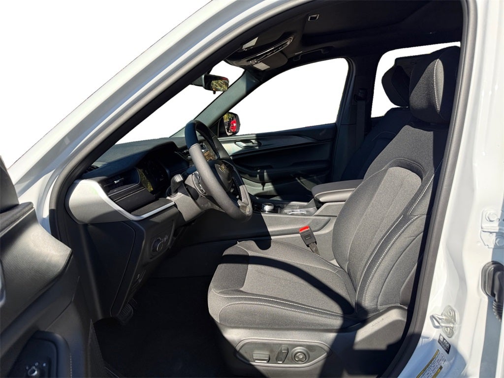 2025 Jeep Grand Cherokee GRAND CHEROKEE L LAREDO X 4X2