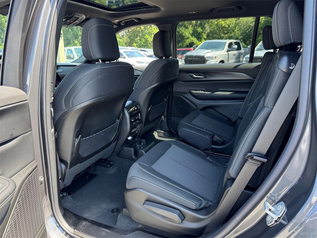 2025 Jeep Grand Cherokee GRAND CHEROKEE L LAREDO X 4X2