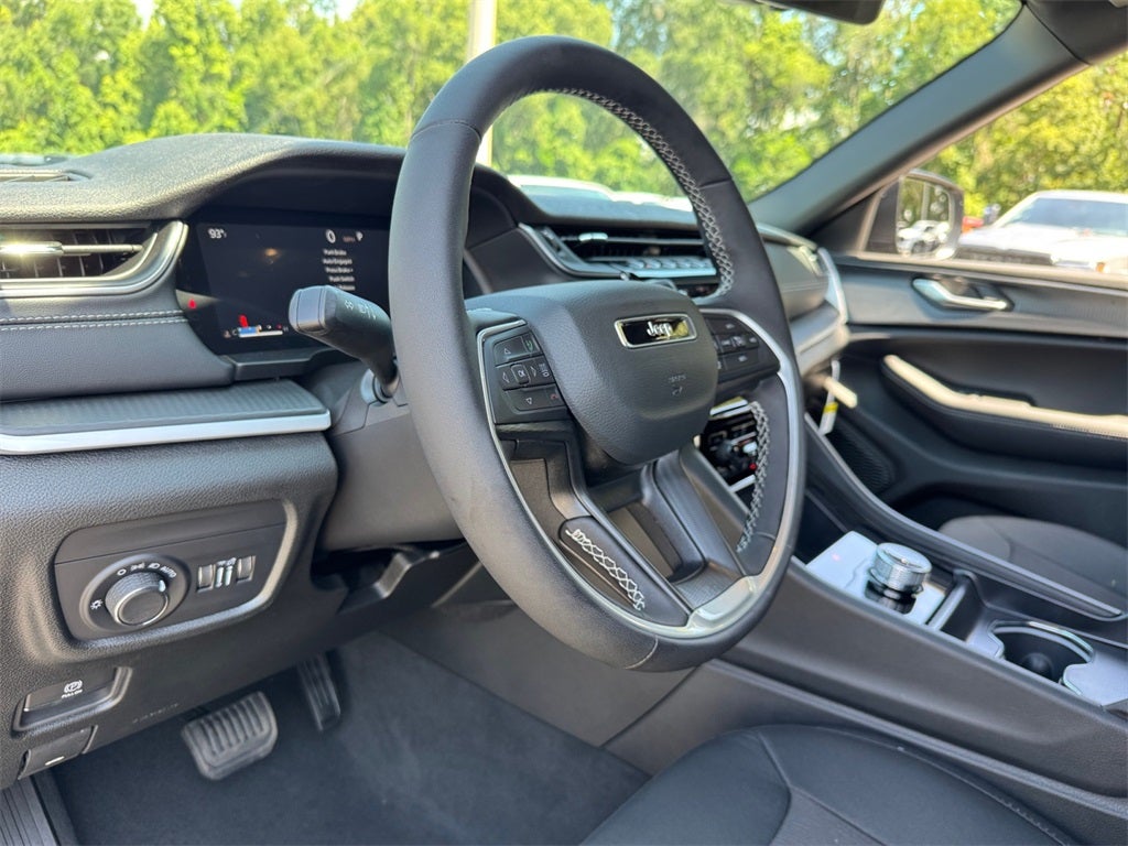 2025 Jeep Grand Cherokee GRAND CHEROKEE L LAREDO X 4X2