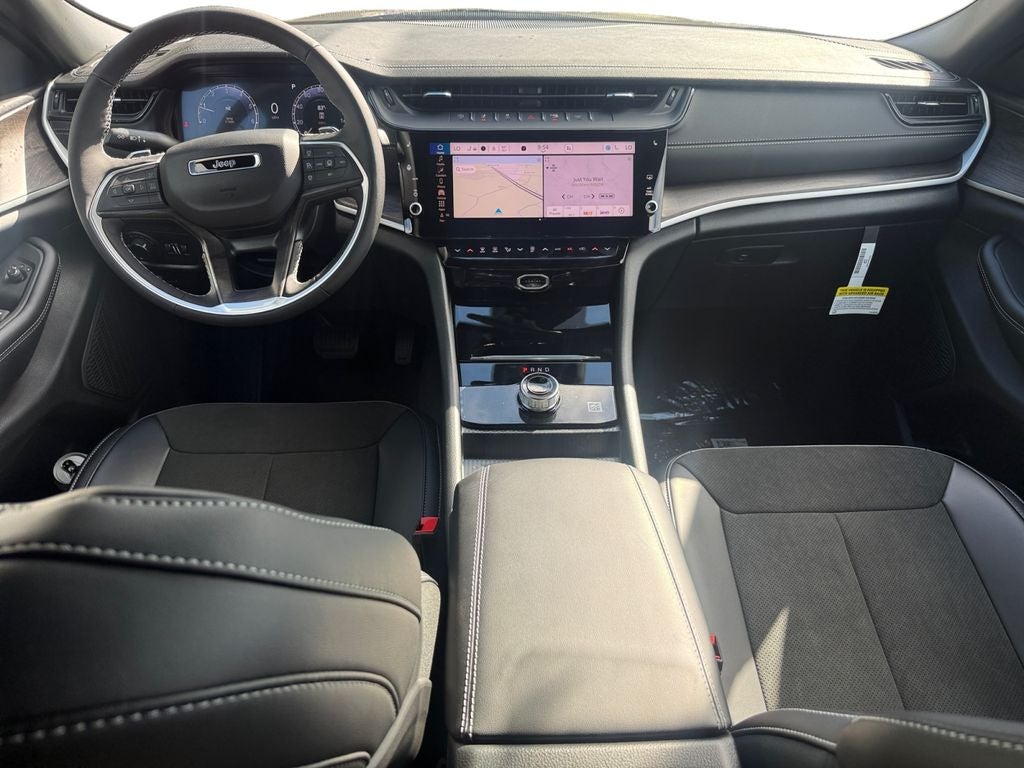 2027 Jeep Grand Cherokee GRAND CHEROKEE L LAREDO ALTITUDE 4X2