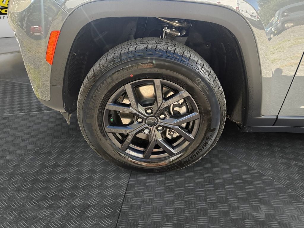 2027 Jeep Grand Cherokee GRAND CHEROKEE L LAREDO ALTITUDE 4X2