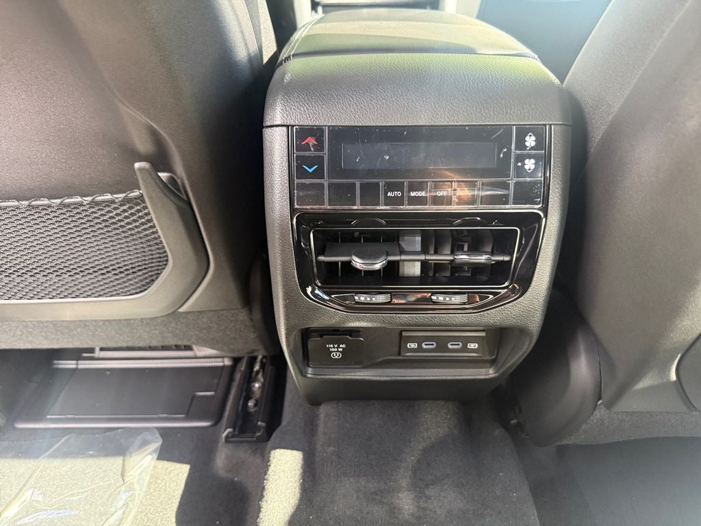 2027 Jeep Grand Cherokee GRAND CHEROKEE L LAREDO ALTITUDE 4X2