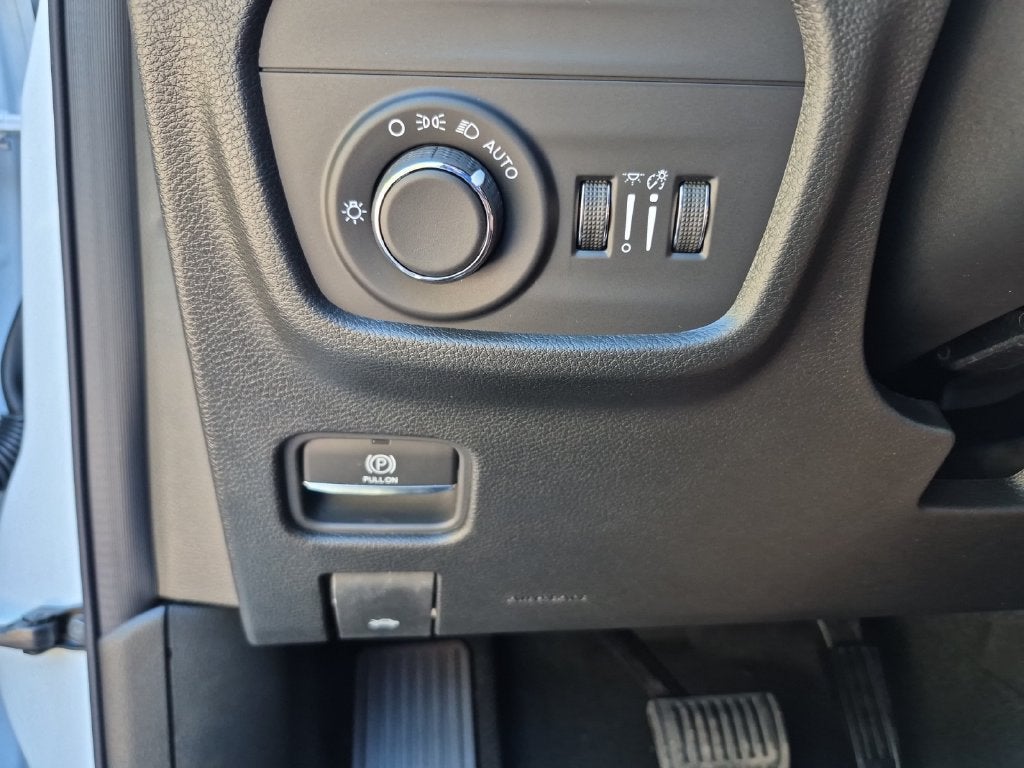 2027 Jeep Grand Cherokee GRAND CHEROKEE L LAREDO ALTITUDE 4X2