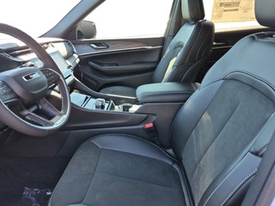 2027 Jeep Grand Cherokee GRAND CHEROKEE L LAREDO ALTITUDE 4X2