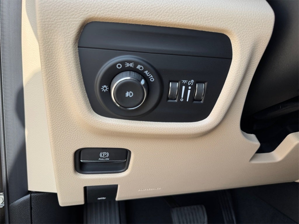 2025 Jeep Grand Cherokee GRAND CHEROKEE L LIMITED 4X2