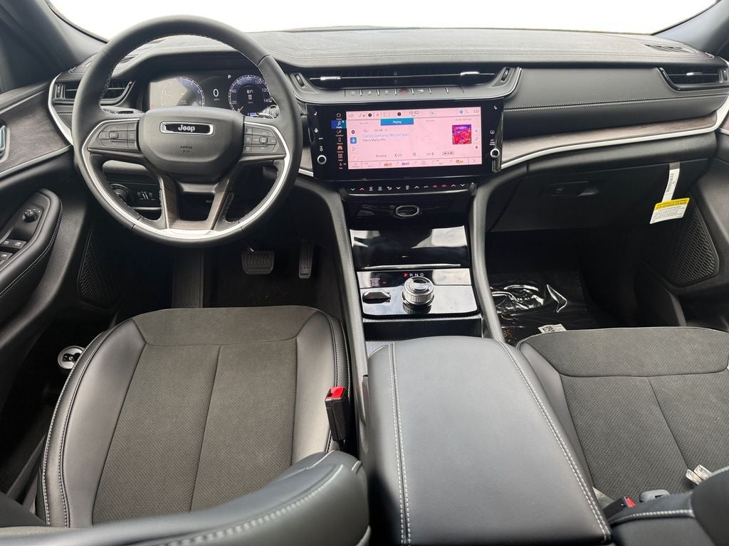 2027 Jeep Grand Cherokee Laredo Altitude