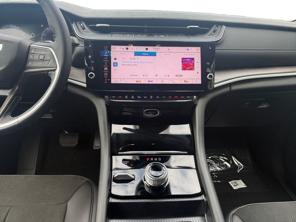 2027 Jeep Grand Cherokee Laredo Altitude
