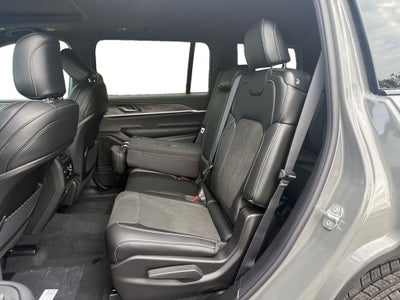 2027 Jeep Grand Cherokee Laredo Altitude