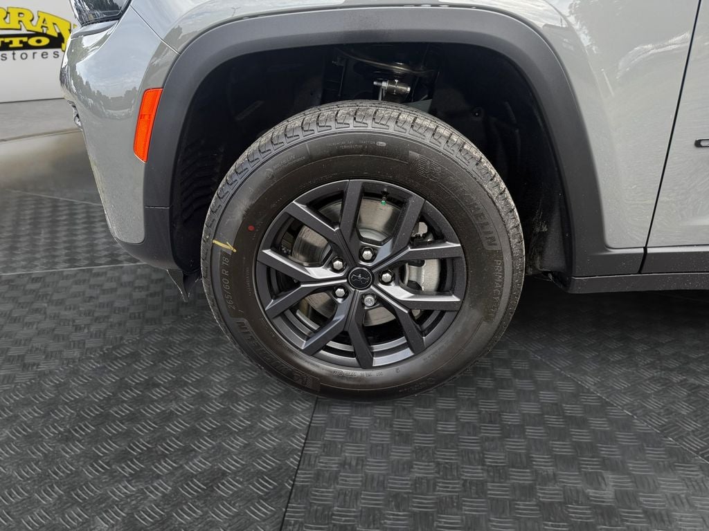 2027 Jeep Grand Cherokee Laredo Altitude