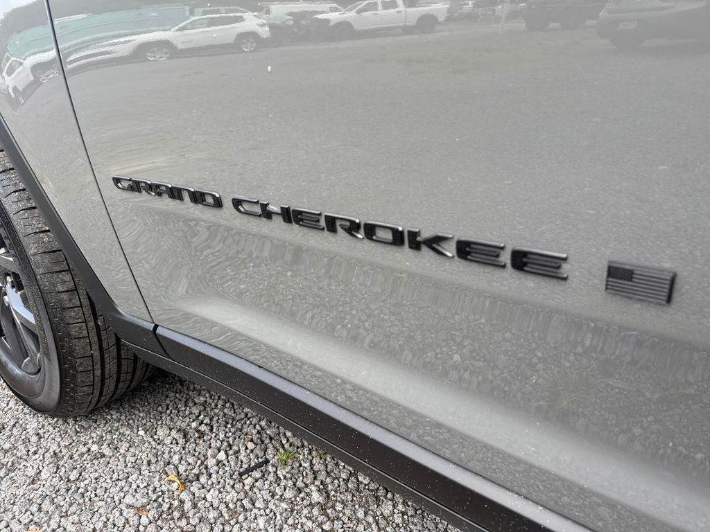 2027 Jeep Grand Cherokee Laredo Altitude