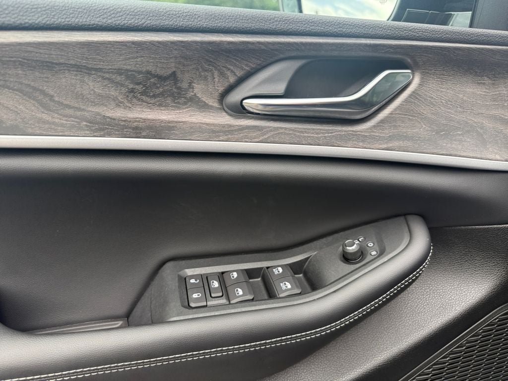 2027 Jeep Grand Cherokee Laredo Altitude