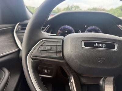 2027 Jeep Grand Cherokee Laredo Altitude