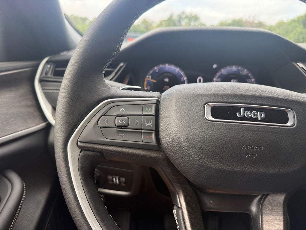 2027 Jeep Grand Cherokee Laredo Altitude