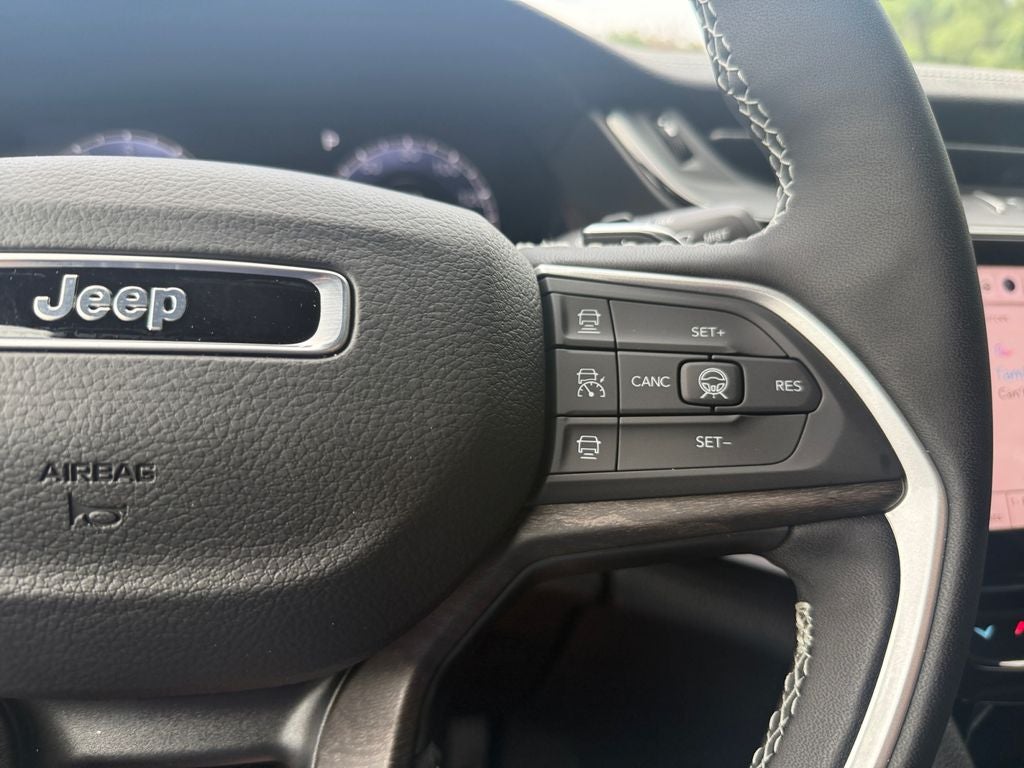2027 Jeep Grand Cherokee Laredo Altitude