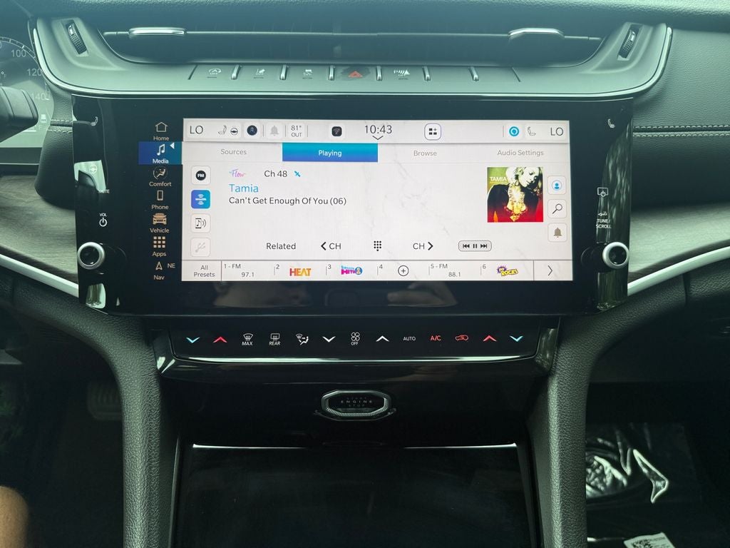 2027 Jeep Grand Cherokee Laredo Altitude