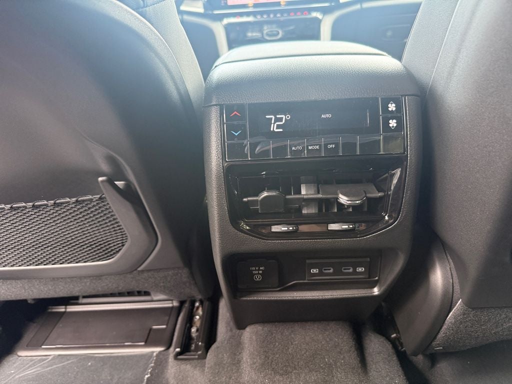 2027 Jeep Grand Cherokee Laredo Altitude