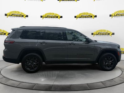 2027 Jeep Grand Cherokee Laredo Altitude