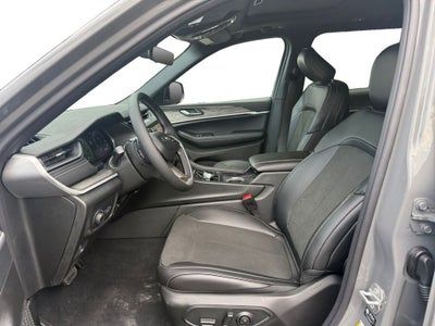 2027 Jeep Grand Cherokee Laredo Altitude