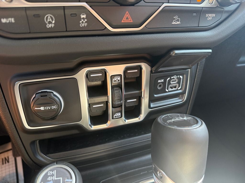 2026 Jeep Gladiator GLADIATOR SAHARA 4X4