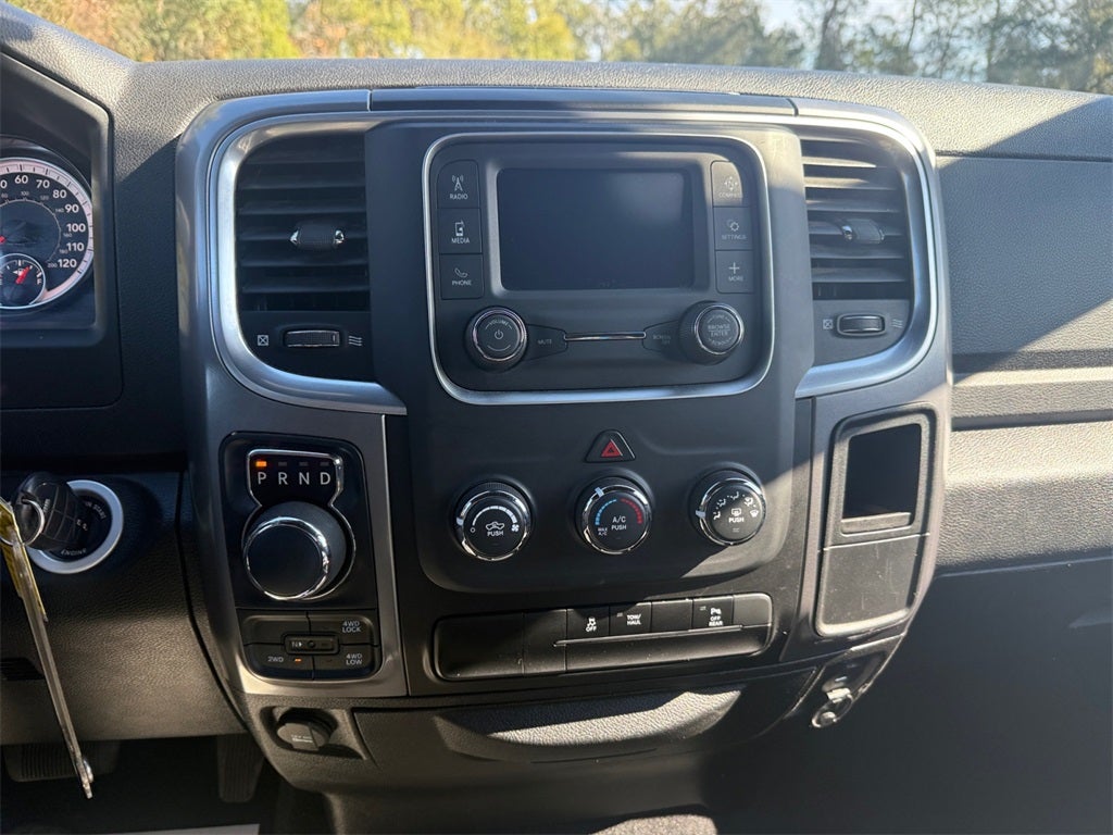 2024 RAM 1500 Classic Warlock Crew Cab 4x4 5'7' Box