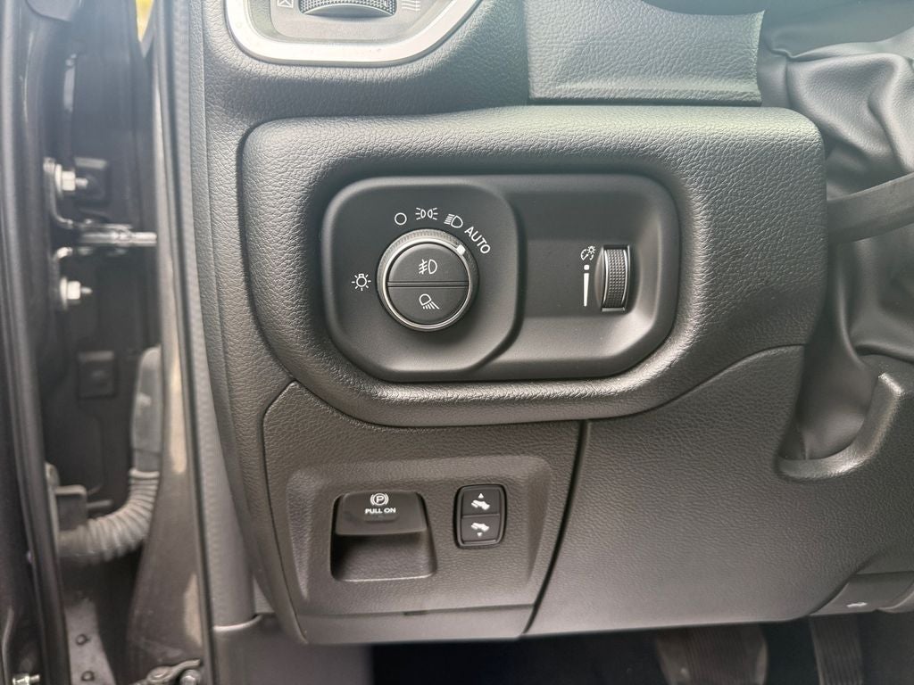 2022 RAM 1500 Big Horn Quad Cab 4x2 6'4' Box