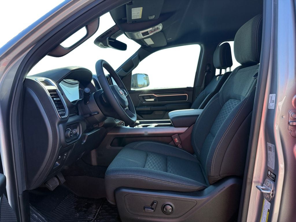 2025 RAM Ram 1500 RAM 1500 BIG HORN CREW CAB 4X2 5'7' BOX