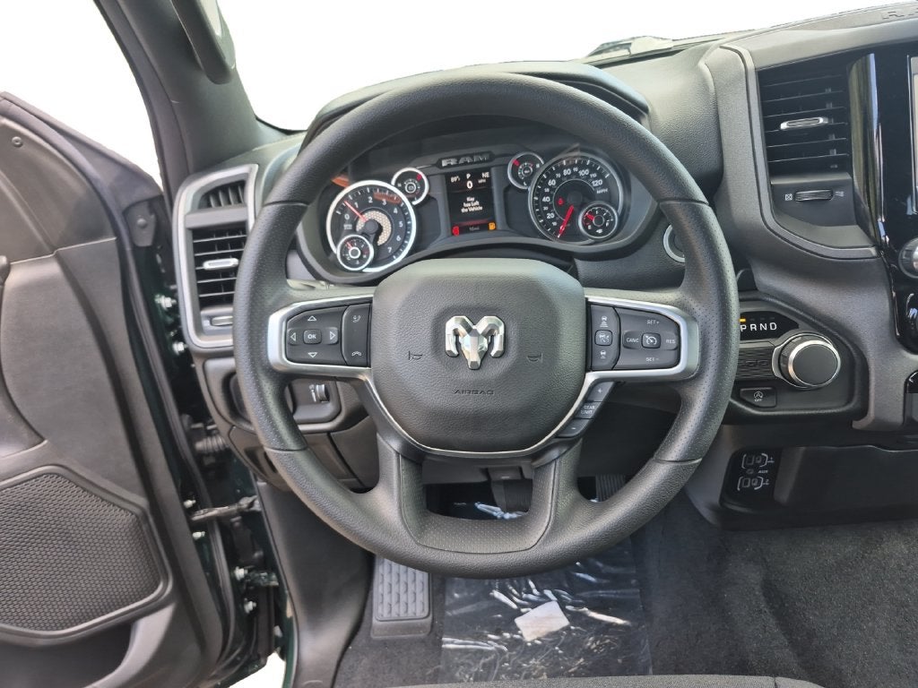 2027 RAM Ram 1500 RAM 1500 EXPRESS CREW CAB 4X2 5'7' BOX