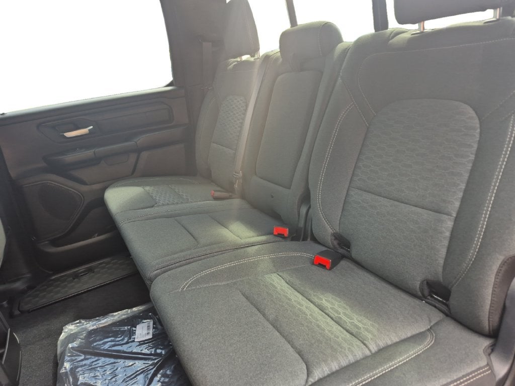 2027 RAM Ram 1500 RAM 1500 EXPRESS CREW CAB 4X2 5'7' BOX