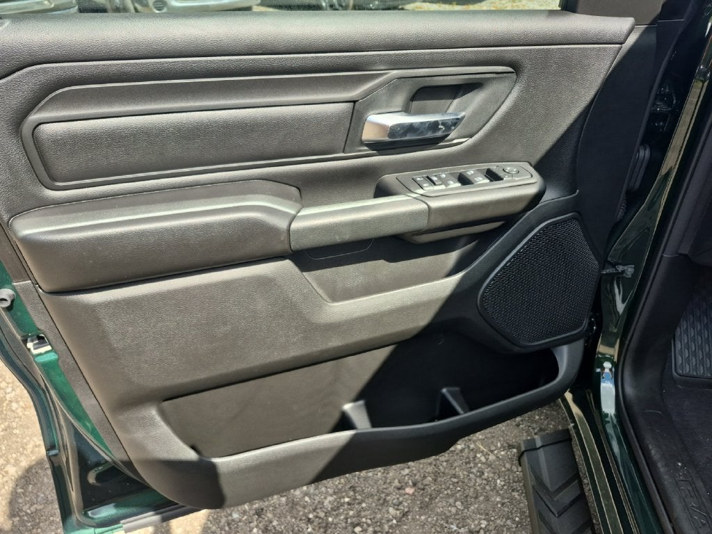 2027 RAM Ram 1500 RAM 1500 EXPRESS CREW CAB 4X2 5'7' BOX