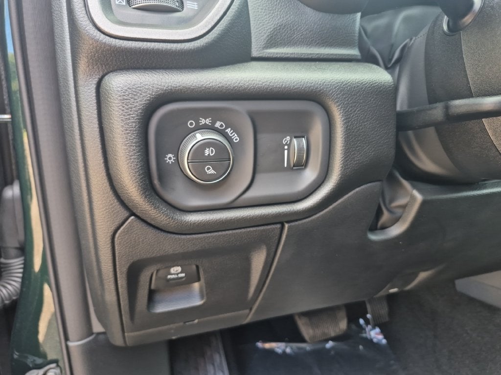 2027 RAM Ram 1500 RAM 1500 EXPRESS CREW CAB 4X2 5'7' BOX
