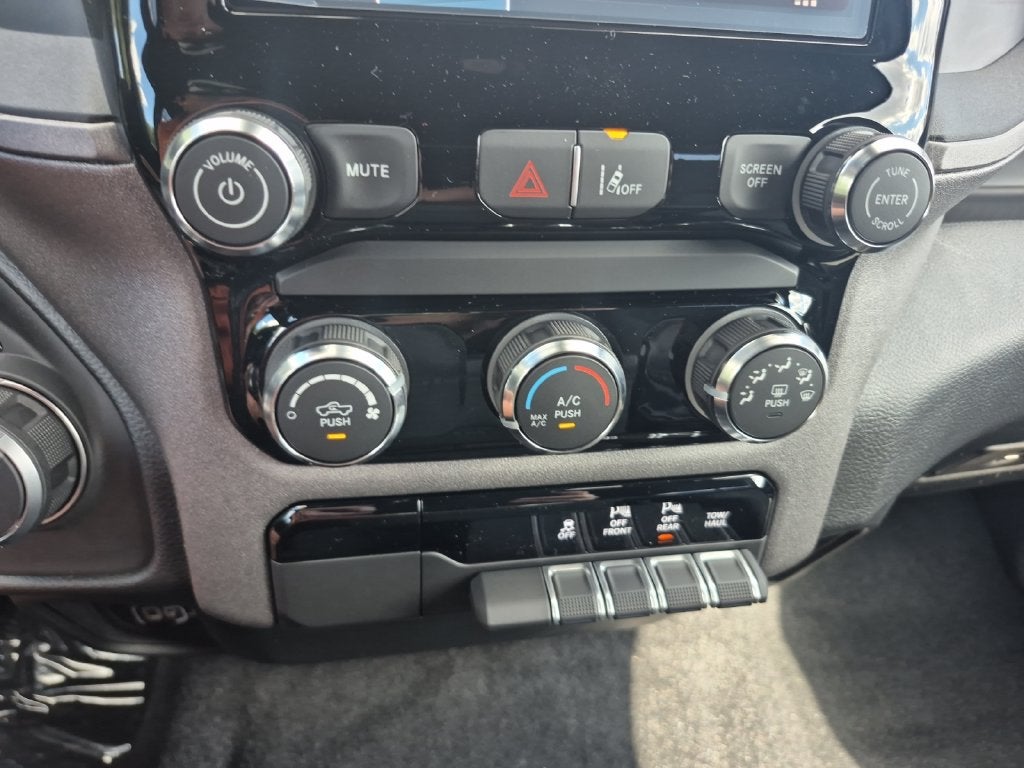 2027 RAM Ram 1500 RAM 1500 EXPRESS CREW CAB 4X2 5'7' BOX