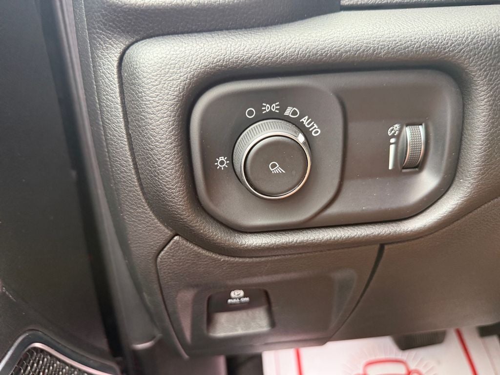 2024 RAM 1500 Laramie Crew Cab 4x2 5'7' Box