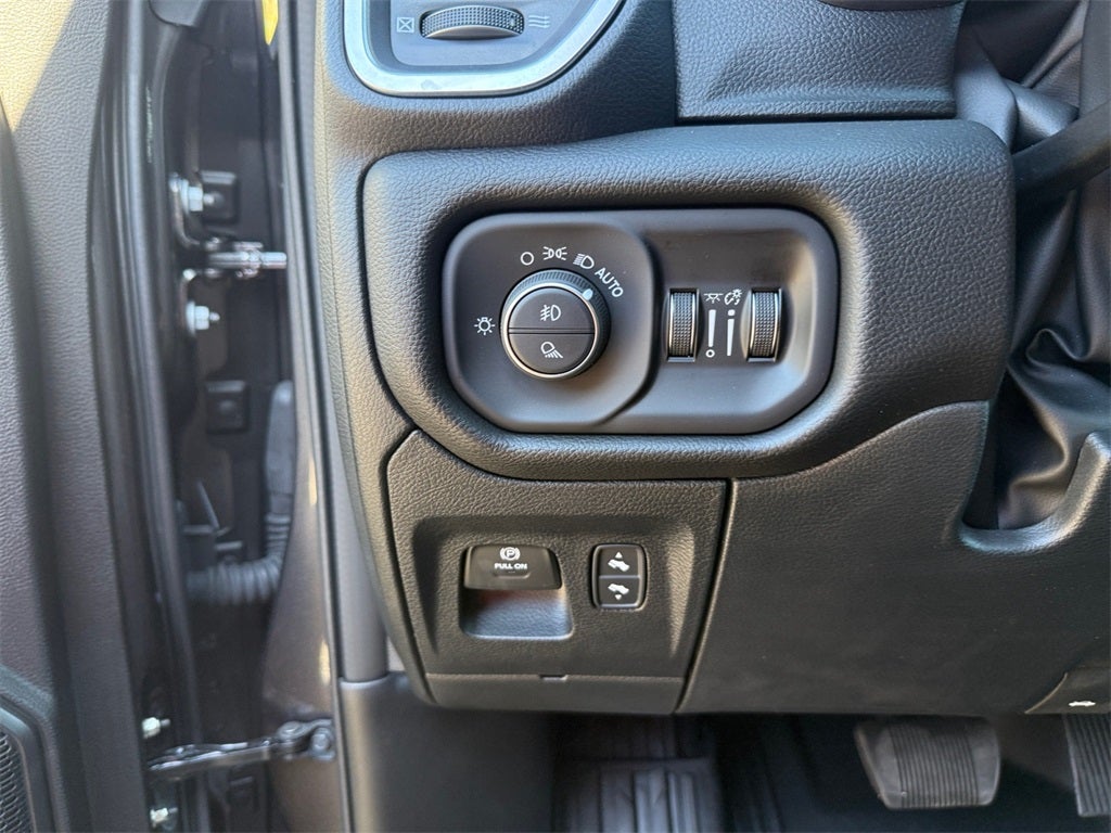 2025 RAM Ram 1500 RAM 1500 BIG HORN CREW CAB 4X4 5'7' BOX