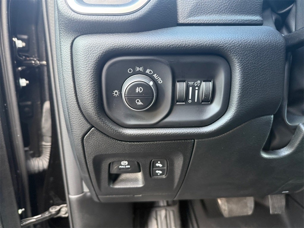 2025 RAM Ram 1500 RAM 1500 BIG HORN CREW CAB 4X4 5'7' BOX