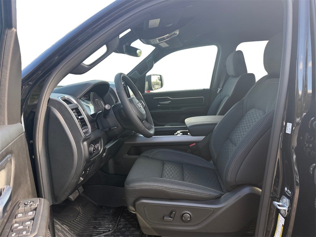 2025 RAM Ram 1500 RAM 1500 BIG HORN CREW CAB 4X4 5'7' BOX