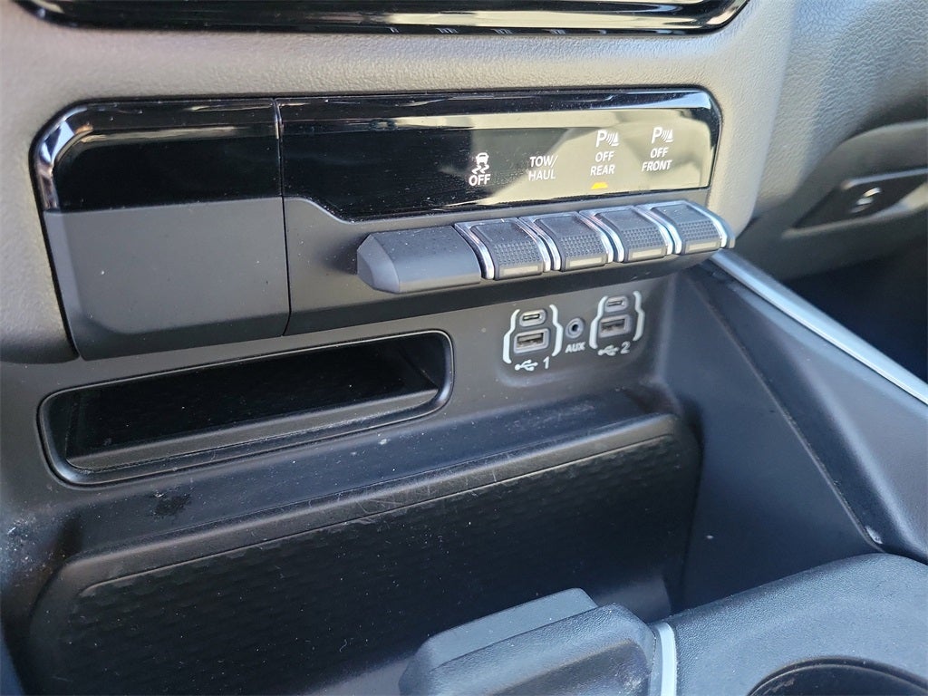 2022 RAM 1500 Big Horn Crew Cab 4x4 5'7' Box