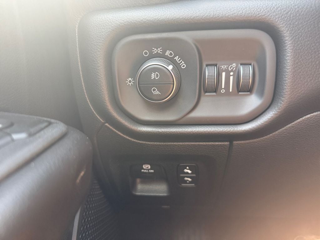 2027 RAM Ram 1500 RAM 1500 BIG HORN CREW CAB 4X4 5'7' BOX