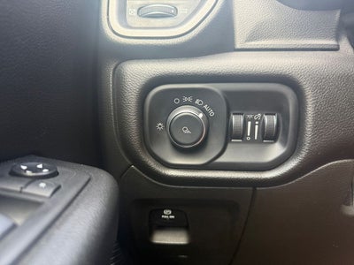 2019 RAM 1500 Tradesman Crew Cab 4x4 5'7' Box