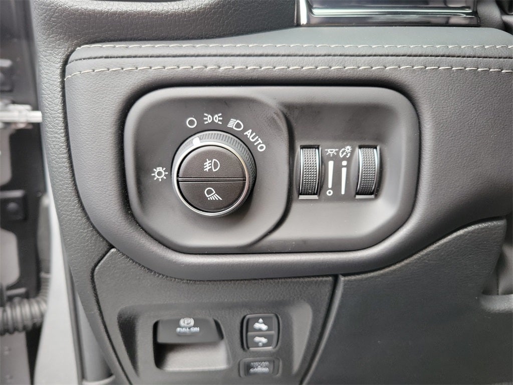 2026 RAM Ram 1500 RAM 1500 LIMITED CREW CAB 4X4 6'4' BOX