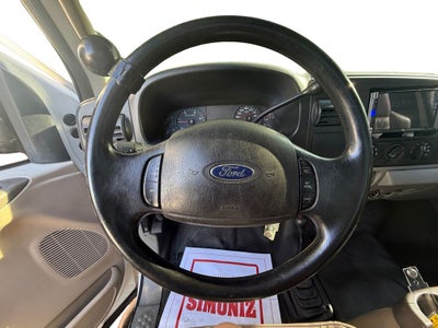 2006 Ford F-450 Chassis XL DRW