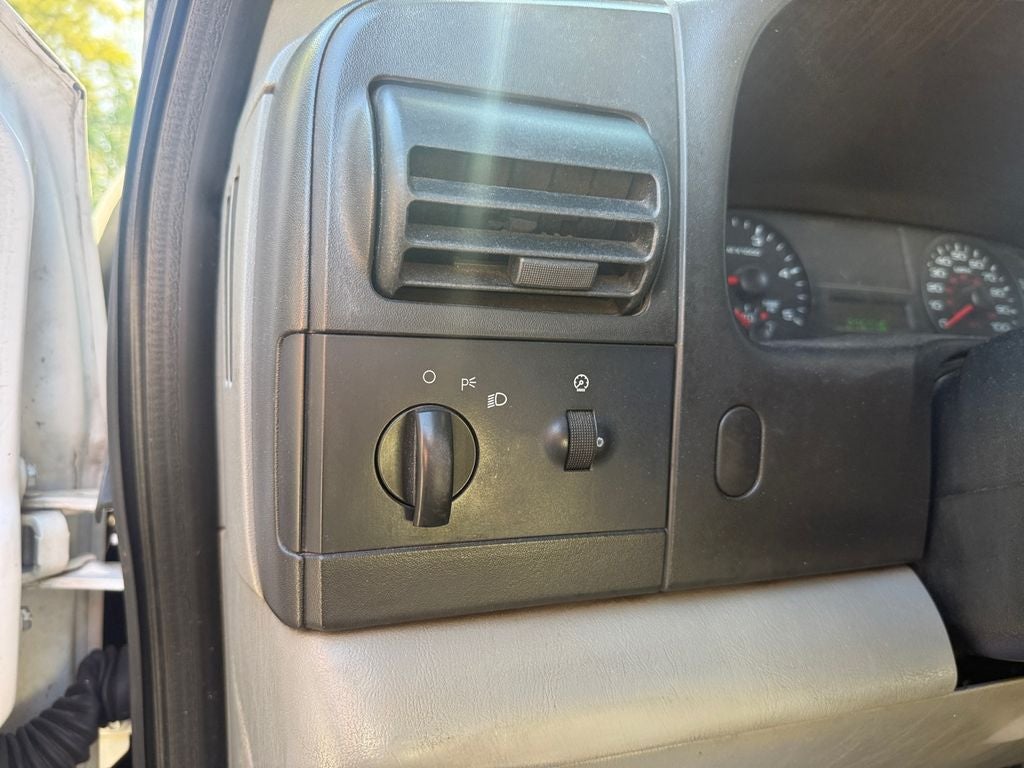 2006 Ford F-450 Chassis XL DRW