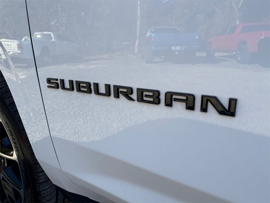 2022 Chevrolet Suburban 4WD RST