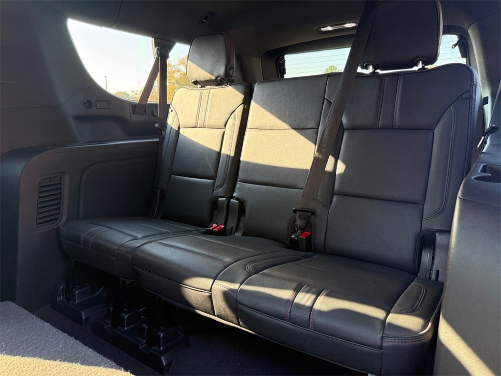 2022 Chevrolet Suburban 4WD RST