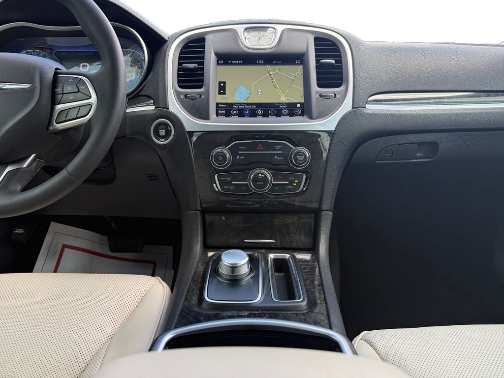 2023 Chrysler 300 Touring L