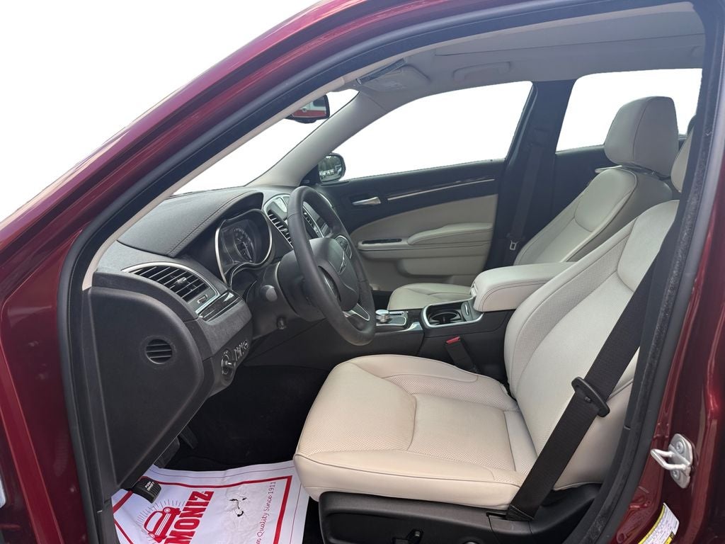 2023 Chrysler 300 Touring L