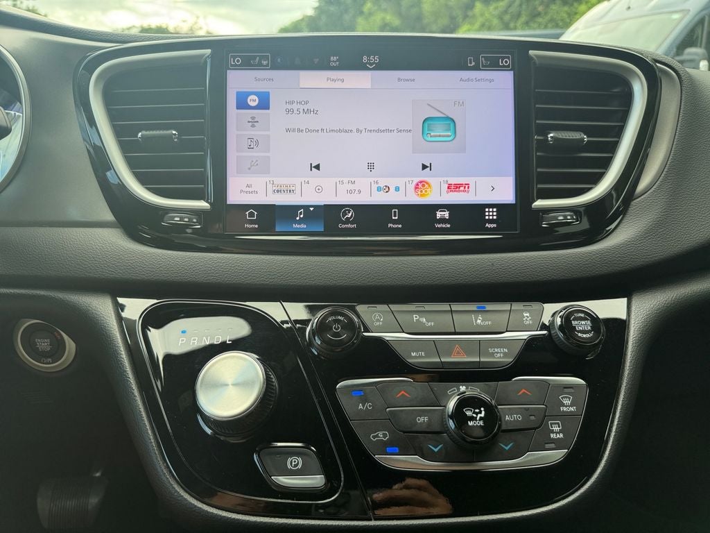 2025 Chrysler Pacifica Select